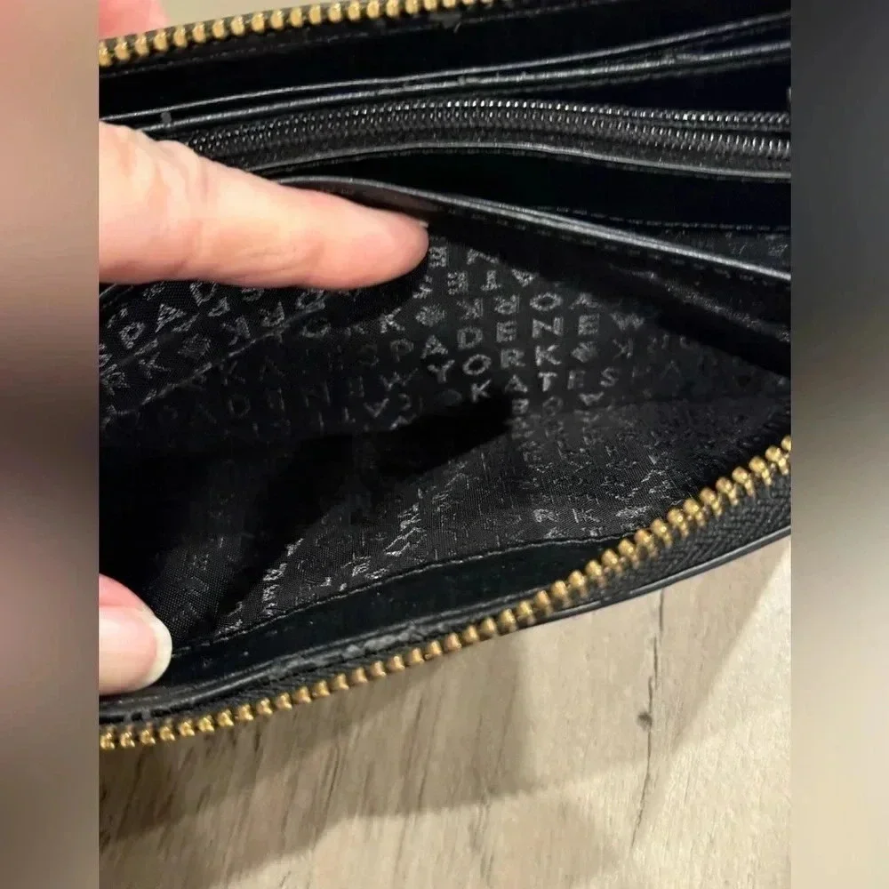KATE SPADE LONG WALLET BLACK AND WHITE
